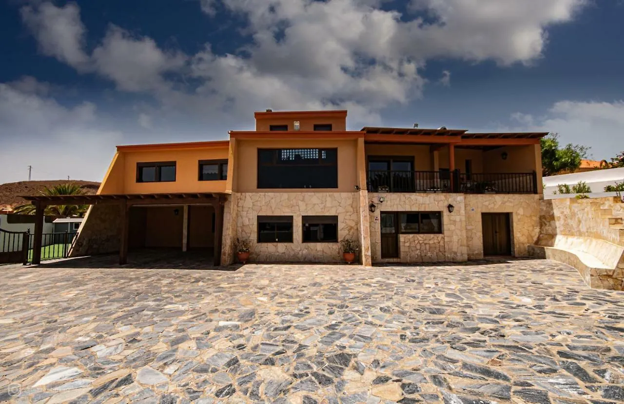 Villa De Lujo Que Mira Al Mar La Oliva